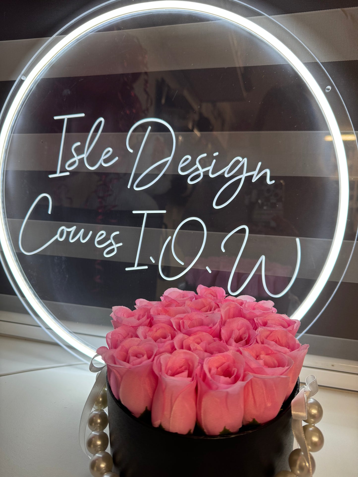 Pink Rose Round Hat Box with Pearl Handle