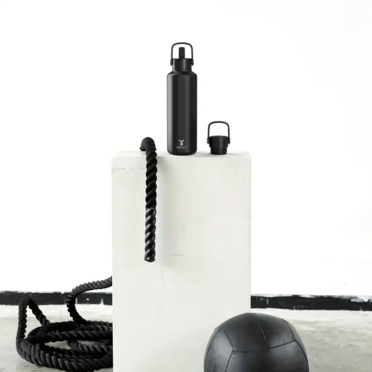 Meoky 24oz Insulated Water Bottle with Duo 2-in-1 Lid
