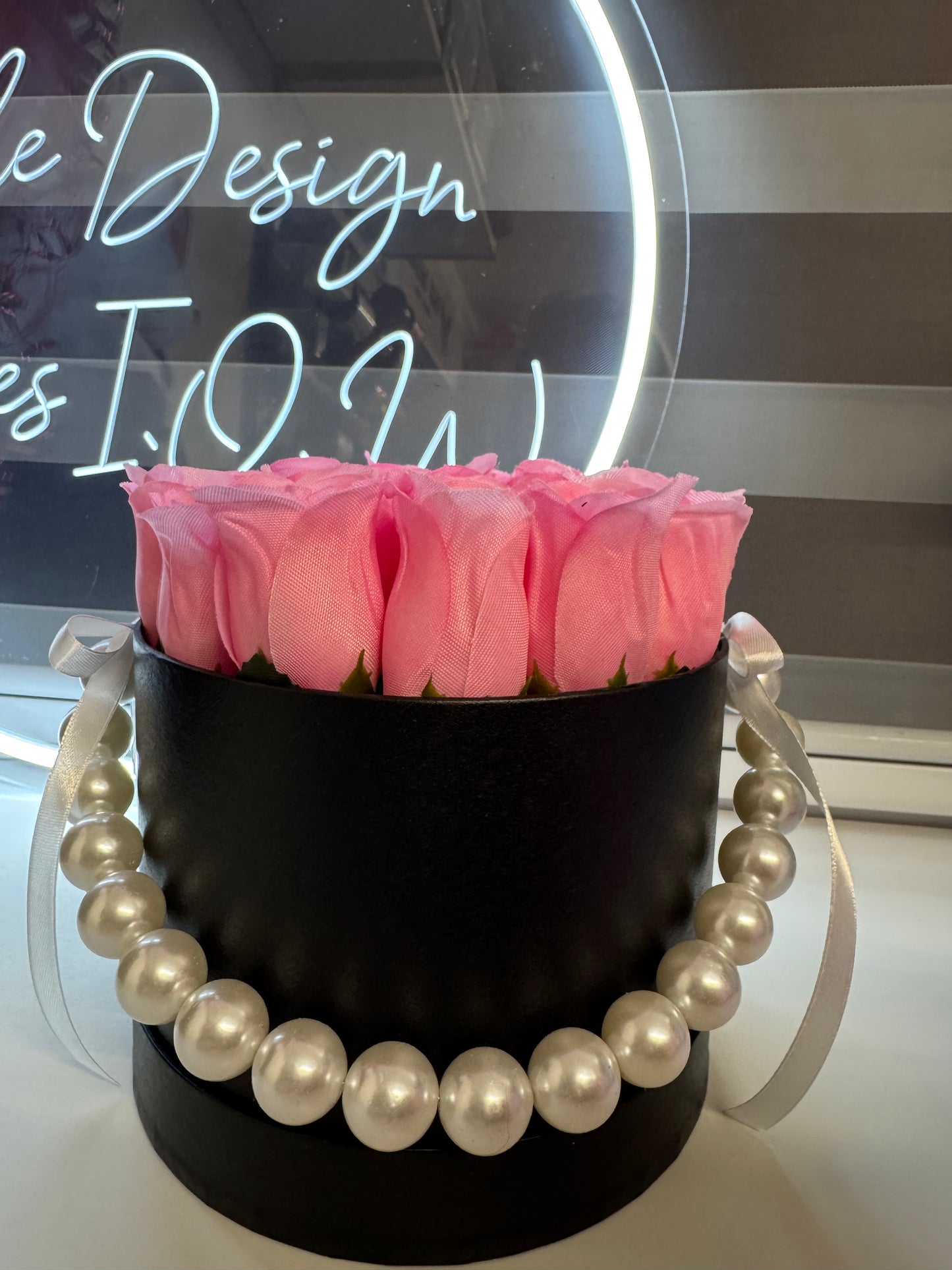 Pink Rose Round Hat Box with Pearl Handle